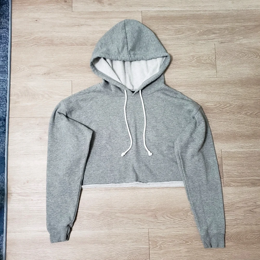 Wild Fable size Medium grey cropped hooded sweatshirt casual - Picture 3 of 7